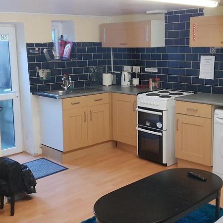 Private Basement Studio Flat With Modern Features Apartment Huddersfield Exterior photo