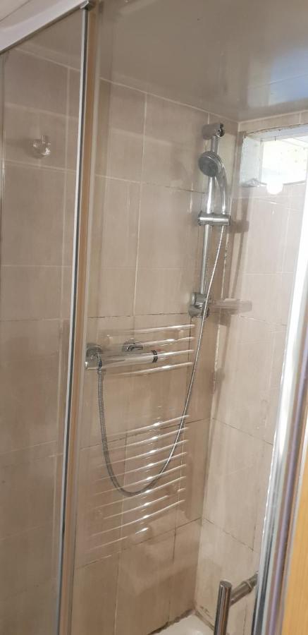 Private Basement Studio Flat With Modern Features Apartment Huddersfield Exterior photo