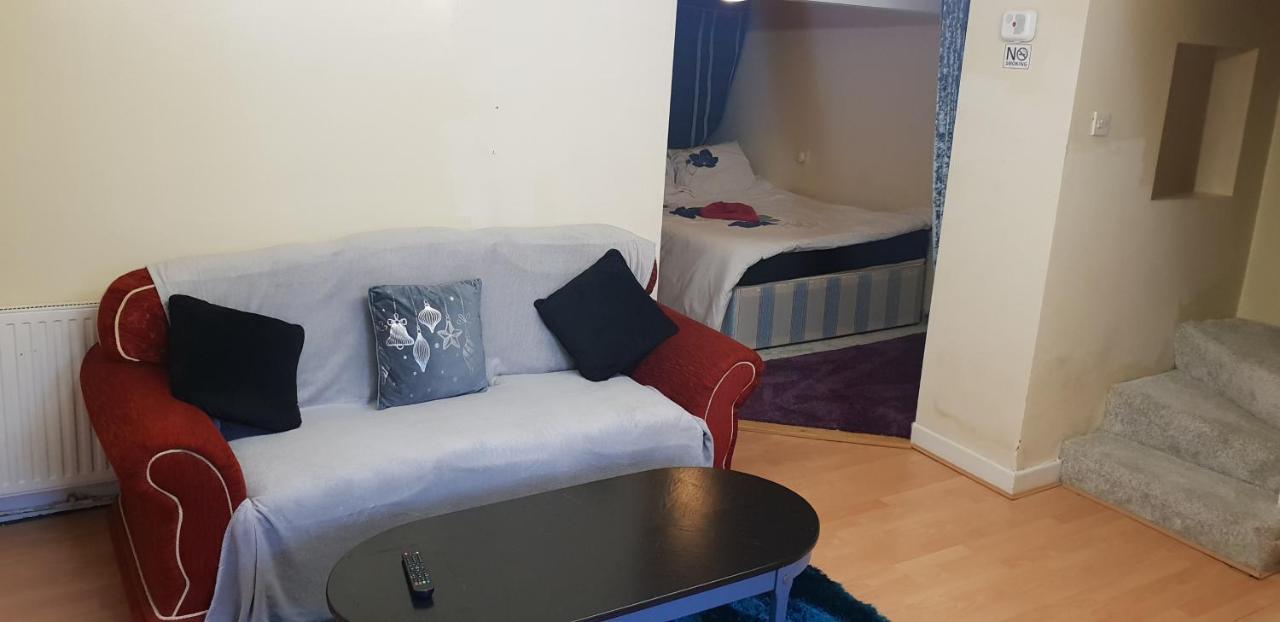 Private Basement Studio Flat With Modern Features Apartment Huddersfield Exterior photo