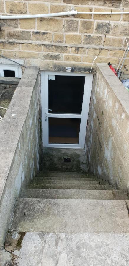 Private Basement Studio Flat With Modern Features Apartment Huddersfield Exterior photo